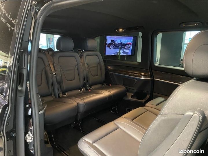 Intérieur de la voiture mercedes